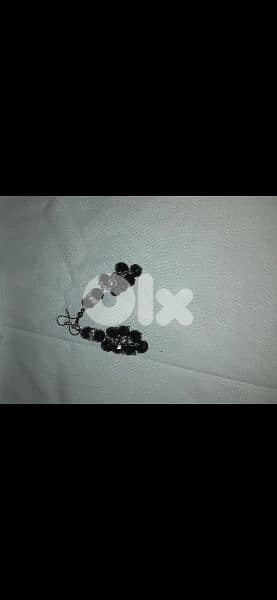 pick 3 earrings for 3= 15$ 5