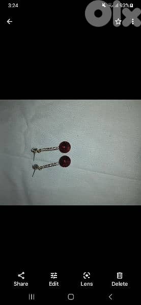 pick 3 earrings for 3= 15$ 9