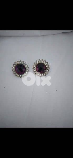 pick 3 earrings for 3= 15$ 11