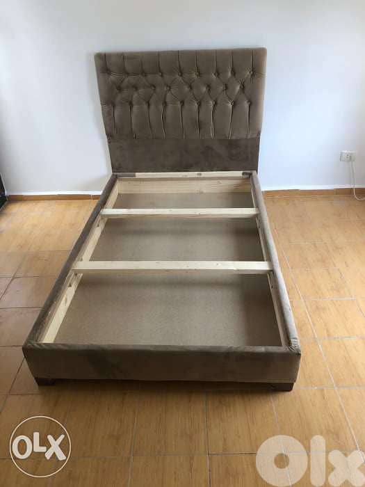 Bed and mattresses 0