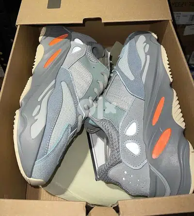 60% OFF Wave Runner Yeezy 76-969O37
