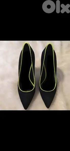 shoes black shinny stiletto neon trim 39/40