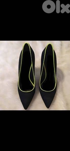 shoes black shinny stiletto neon trim 39/40 0