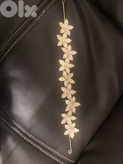 hair accesories; gold flowers, used once
