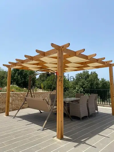 Table with foldable seats- طاولة مع مقاعد متحركة