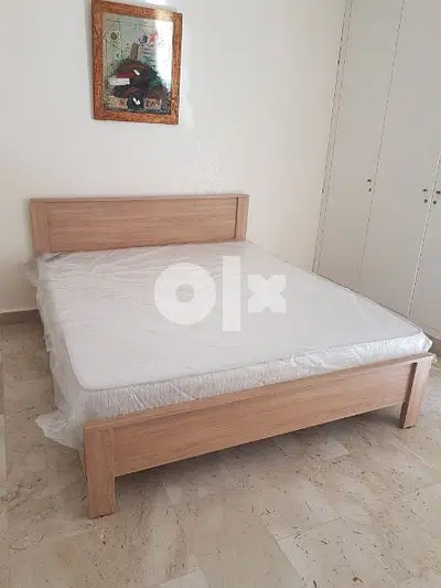 عرض على تخت مجوز و فرشة طبية جديدة من المعمل