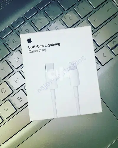 Original apple USB-C cable iphone