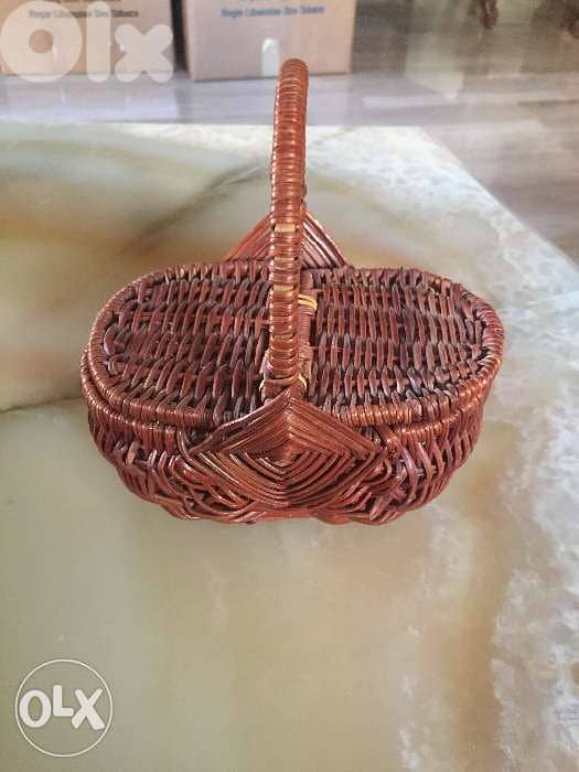 Petit panier en roseau tressé 0
