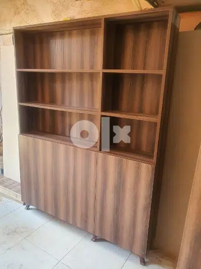 خزائن كتب جديدة من المعمل