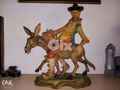 مجسم قديم صنع ايطاليا قياس ٢٣*٣٠ سم