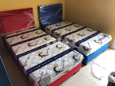 تخت مفرد منجد مع فرشه طبيه