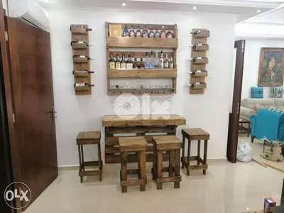 Creative Pallet bars with stands بار خشب مع ستاند طبلية