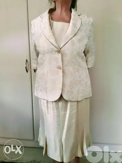 Elegant gold tailleur XL