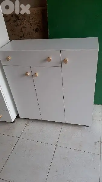شفنيرة أحذية حجم وسط ثلاث درف