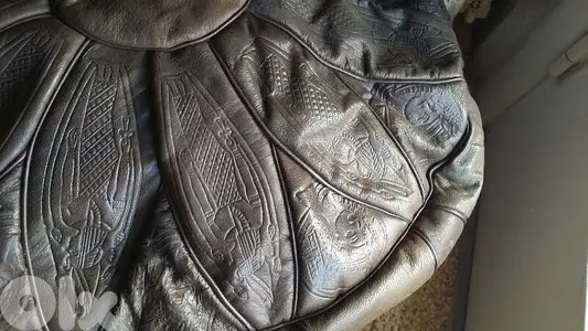 قعدات جلد عدد 2 بسعر 60$