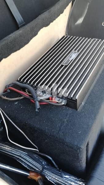 subwoofer w ampli 0