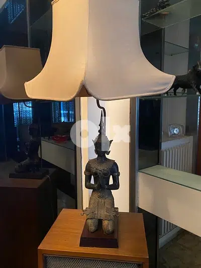 statue , lampadaire