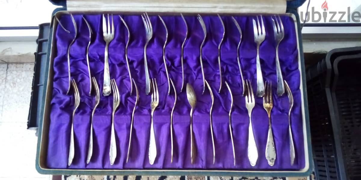 Silver dessert forks 1
