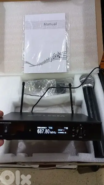 wireless microphone single handled,brand leem,new in box,687 mhz