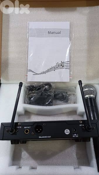 wireless microphone single handled,brand leem,new in box,687 mhz 1