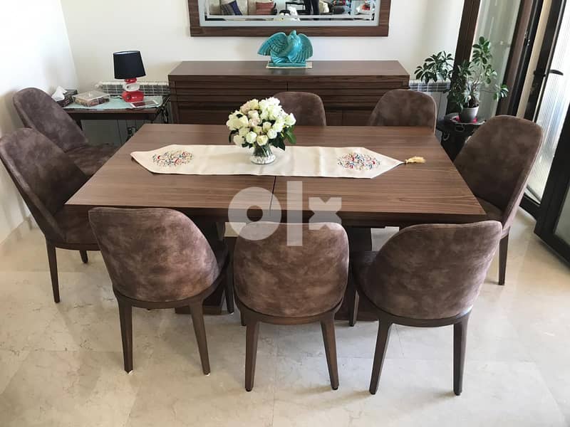 Full Dinning room high quality massif wood. 3
