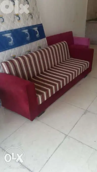 صوفا كوع منجد فيها صندوق وبتصير تخت