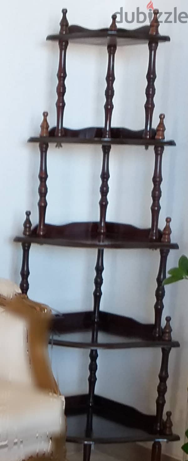 Excellent conditiin Angle Shelves 2