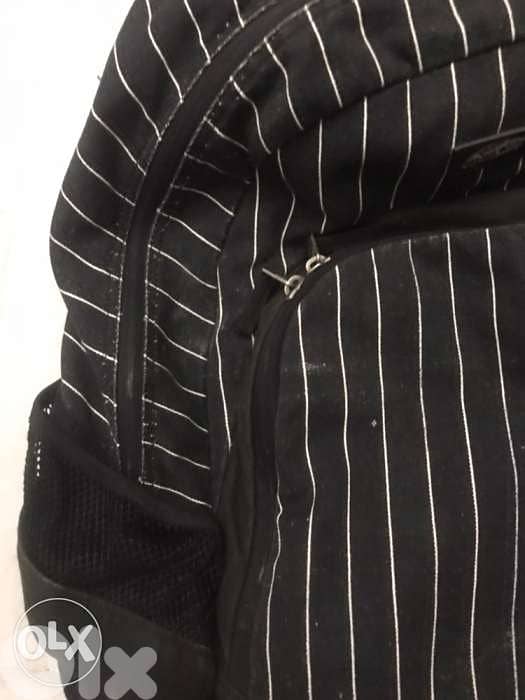 Vans backpack pinstripes 2 layers great condition 4