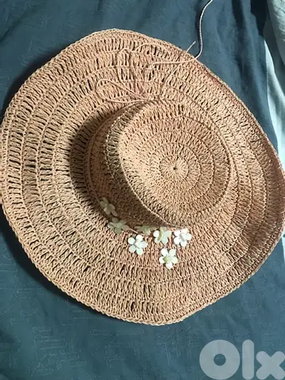 beach hat never worn light pink