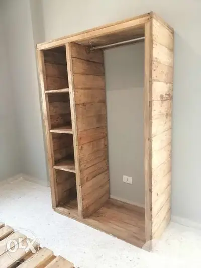 Pallets small closet American style خزانة خشب طبليات حجم صغير