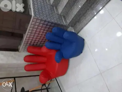 Hand poof