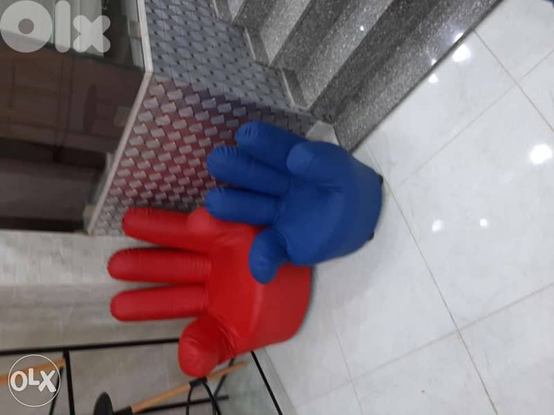 Hand poof 0