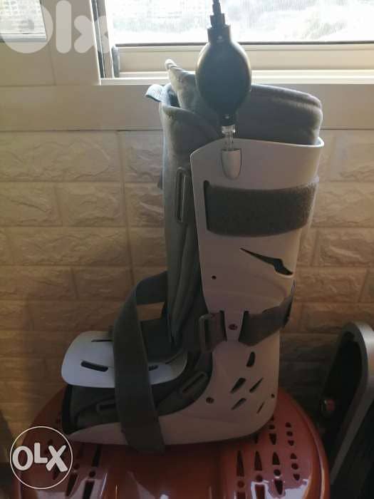 Long Foot cast like new for Men 0