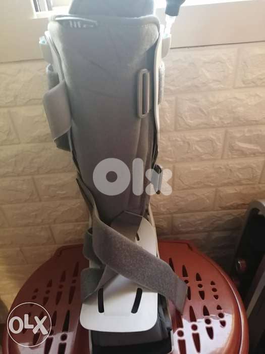 Long Foot cast like new for Men 2