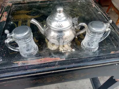 طقم ابريق شاي صغير مع كبيتان صغار كريستال