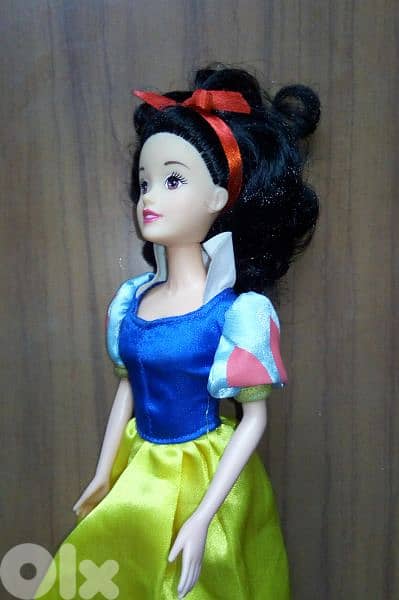 PRINCESS SNOW WHITE dressed Disney Great doll has bend legs +Shoes=23$ 4