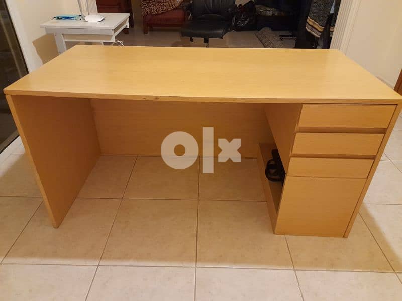 A good desk 1