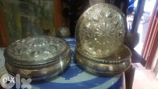 مطبقية لون فضي مميز