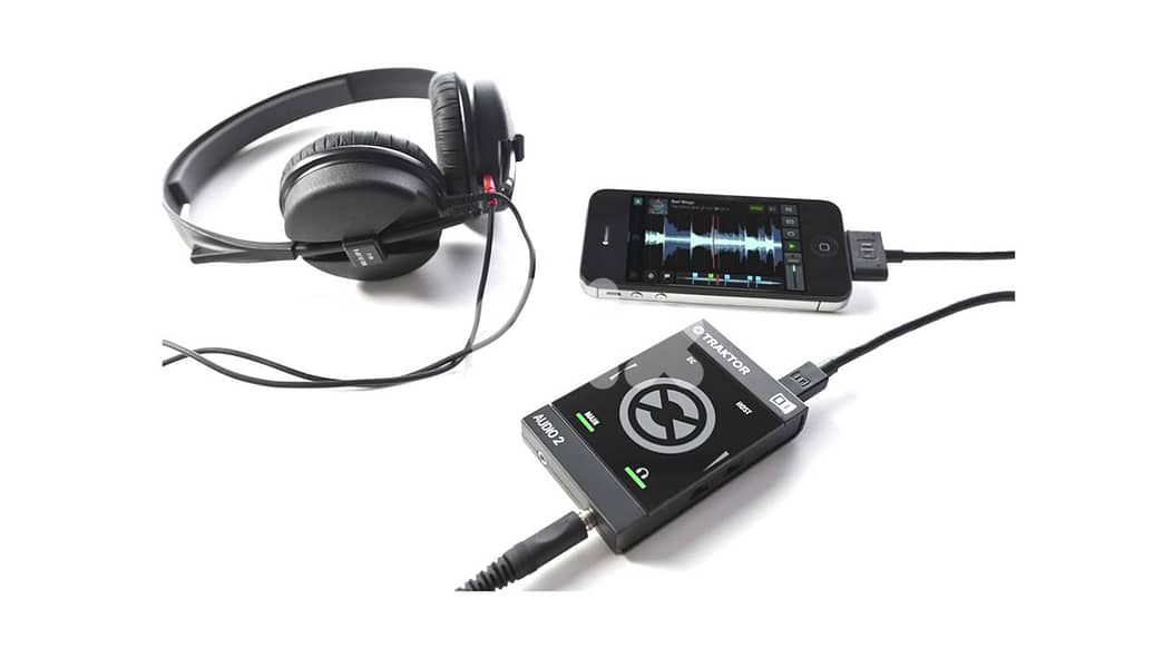 Native Instruments Traktor Audio 2 MKII DJ Interface 3