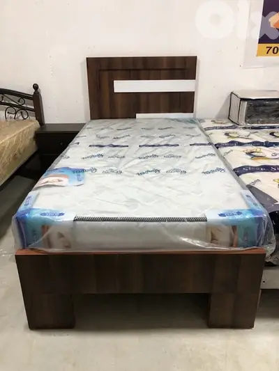 تخت مفرد خشب مع فرشه