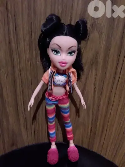 SLEEPOVER PARTY BRATZ JADE MGA2018 Great doll, own wear+Nude Feet=25$