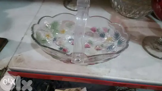 سلة زجاج ملون بمسكة رائعة