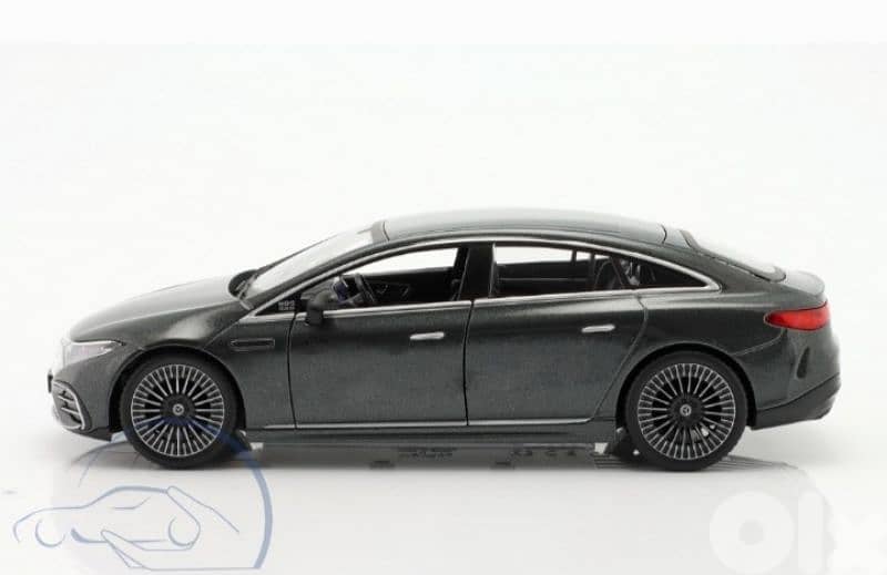 Mercedes EQS diecast car model 1:24. 1