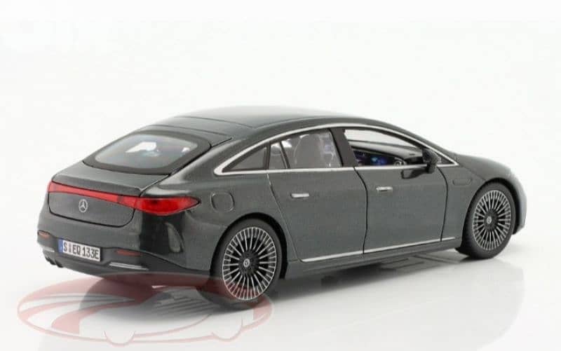 Mercedes EQS diecast car model 1:24. 2
