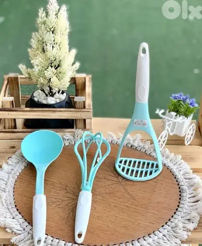 plastic cooking utensils