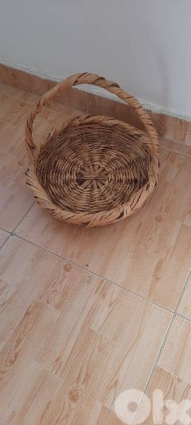 Basket height 8cm and width 35cm. سلًة 0