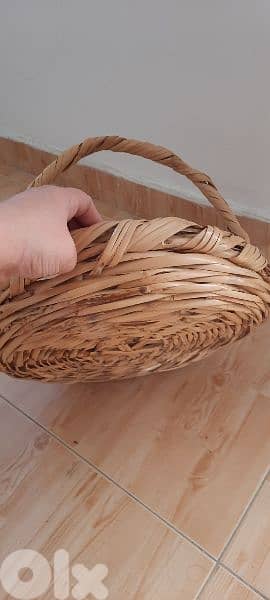 Basket height 8cm and width 35cm. سلًة 1