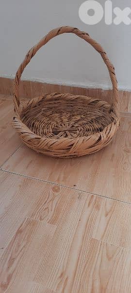 Basket height 8cm and width 35cm. سلًة 2