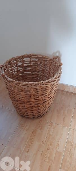 Basket height 17cm and width 48cm. سلًة 0