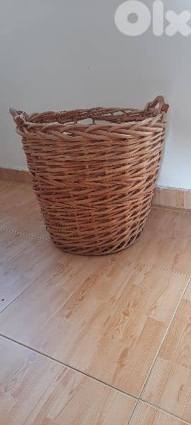 Basket height 17cm and width 48cm. سلًة 1
